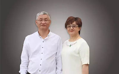 俞黎明/郑晓敏伉俪 ——大爱无疆，永续光明