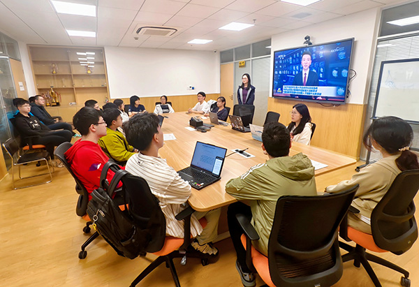 浦江国际学院学生第五党支部深入学习贯彻习近平总书记重要回信精神