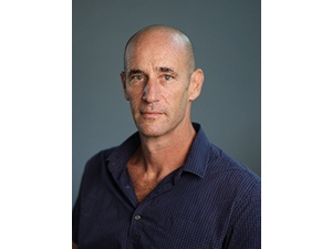 Controlling Light with Multilayered Optical Metamaterials